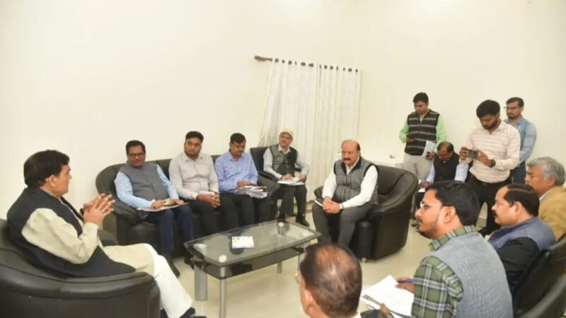 नगर विकास और ऊर्जा मंत्री ने सर्किट हाउस में की उच्च स्तरीय बैठक