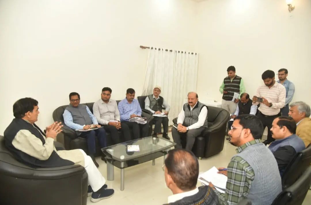 नगर विकास और ऊर्जा मंत्री ने सर्किट हाउस में की उच्च स्तरीय बैठक