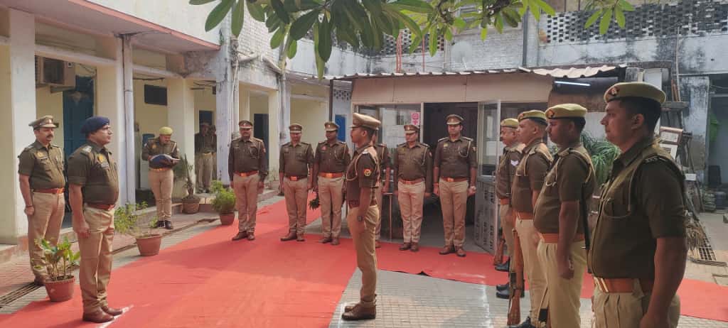 दशाश्वमेध थाने का एसीपी ने किया त्रैमासिक निरीक्षण