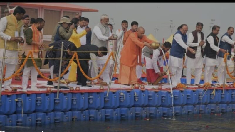 सीएम योगी ने संगम नगरी में की मां गंगा की आराधना