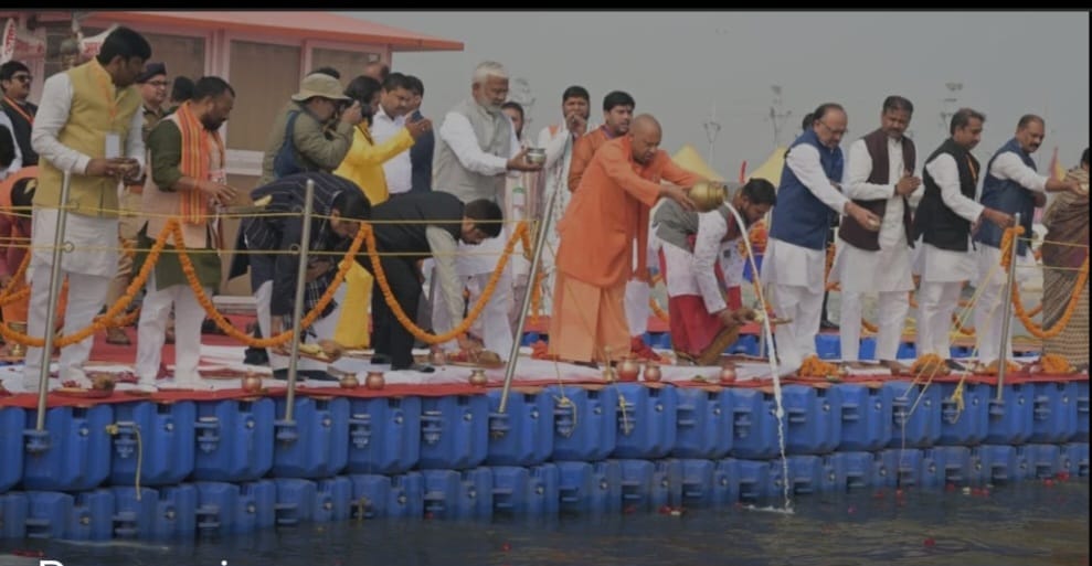 सीएम योगी ने संगम नगरी में की मां गंगा की आराधना