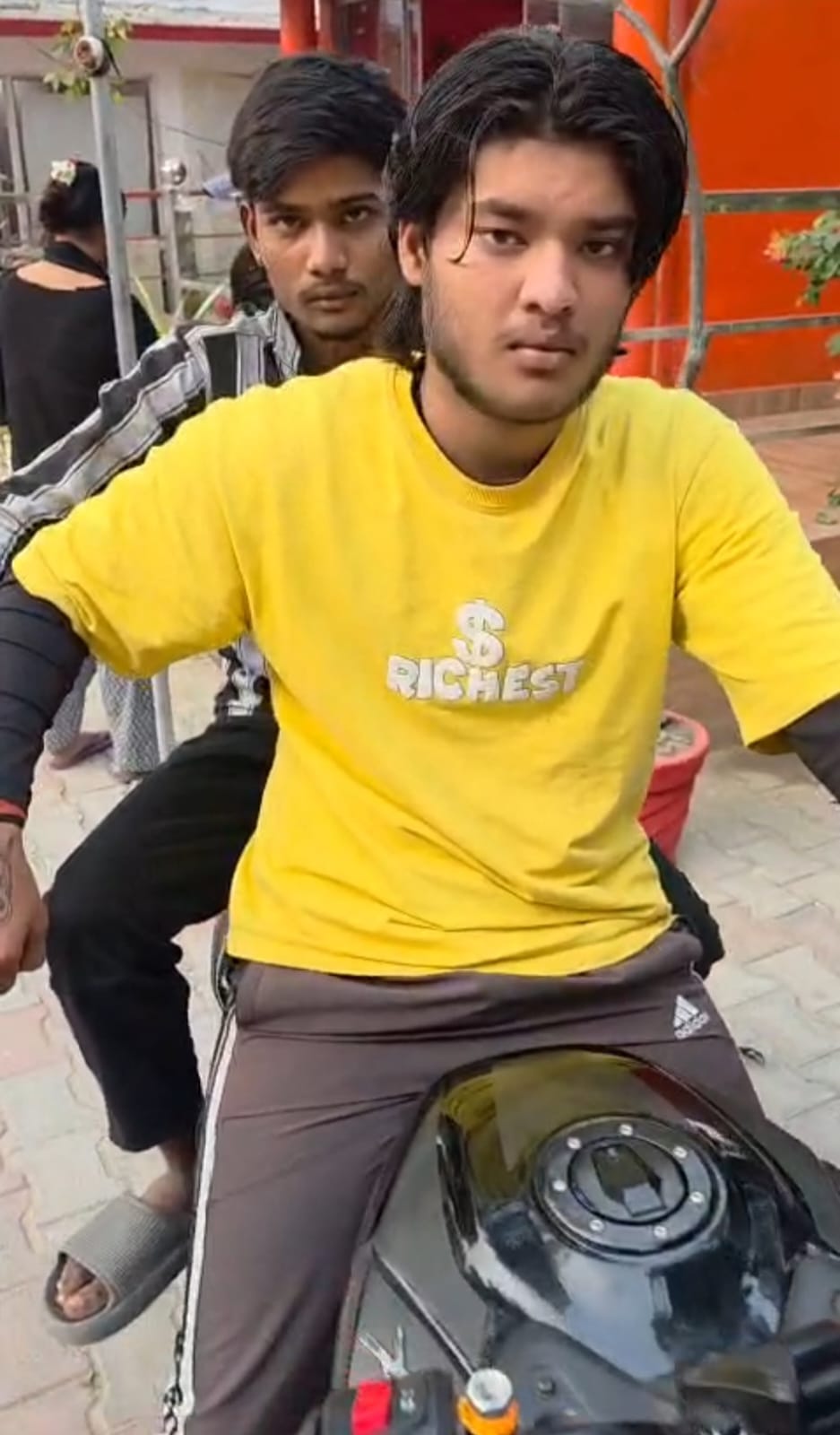 स्टंटबाजी करने वाले दो युवक गिरफ्तार