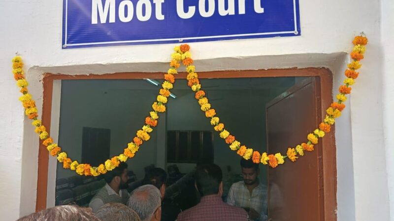 संविधान दिवस पर हरिश्चंद्र पीजी कॉलेज में मूट कोर्ट का भव्य आयोजन