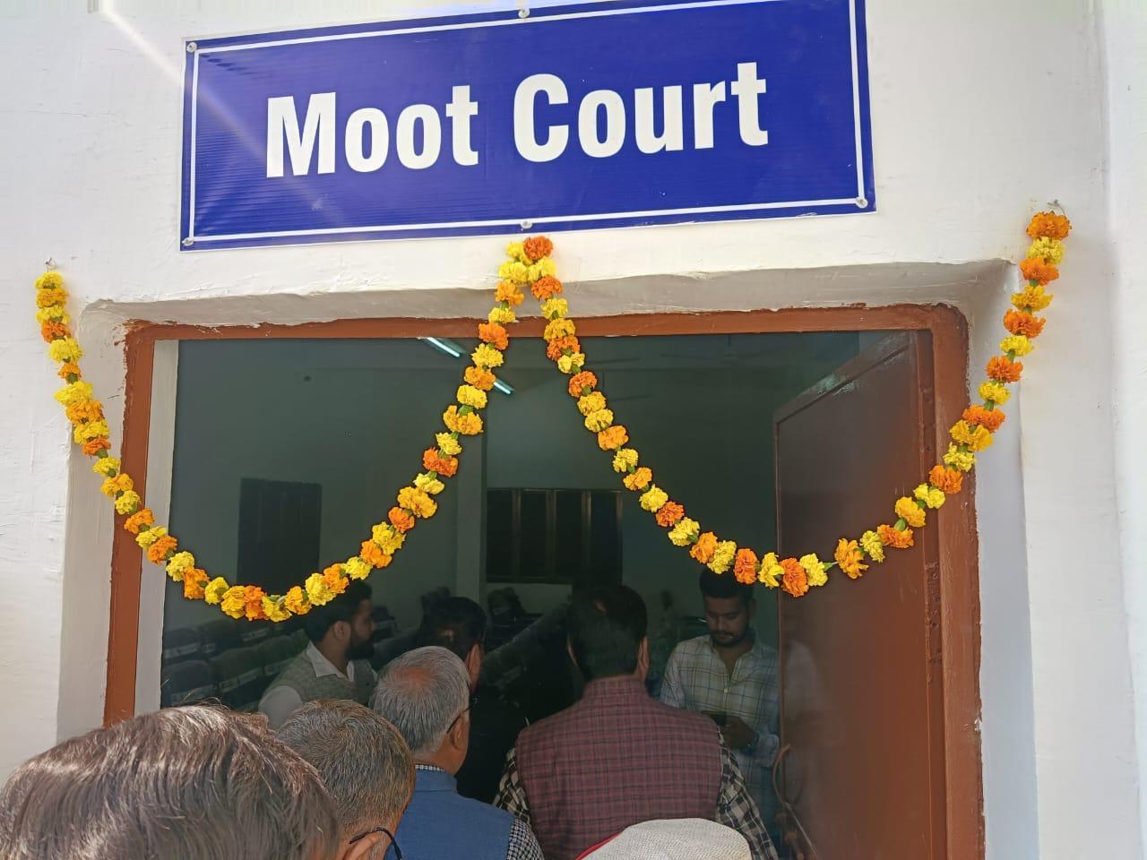 संविधान दिवस पर हरिश्चंद्र पीजी कॉलेज में मूट कोर्ट का भव्य आयोजन