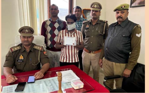 चोरी के कीमती मोबाइल संग चोर गिरफ्तार 