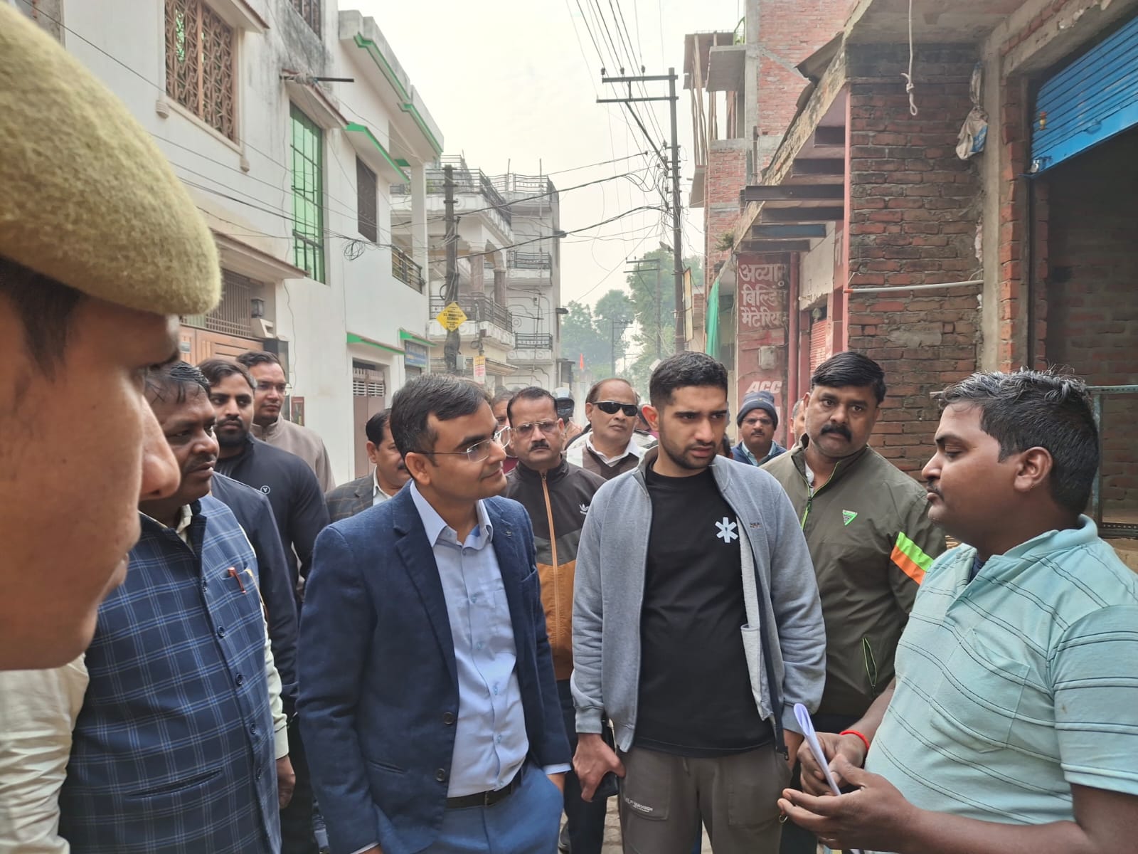 डीएम-कमिश्नर ने चलाया डोर-टू-डोर अभियान