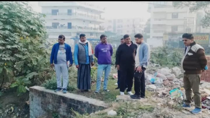 नगर आयुक्त ने वरुणापार जोन में विकास कार्यों का किया बारीकी से निरीक्षण