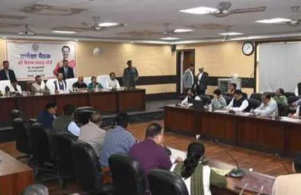 अखिलेश तनाव में, बाबा विश्वनाथ के दर्शन करें: केशव प्रसाद मौर्य