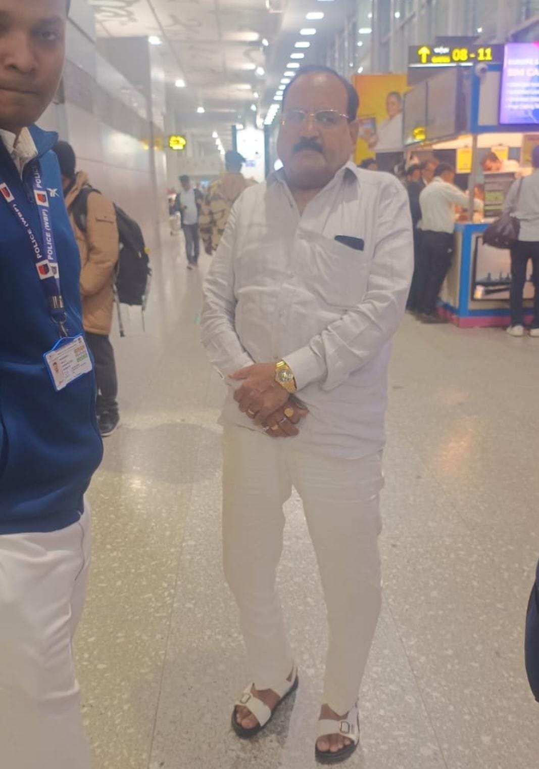 सोनभद्र कोडीन कफ सिरप के मुख्य आरोपी का पिता कोलकाता एयरपोर्ट से गिरफ्तार