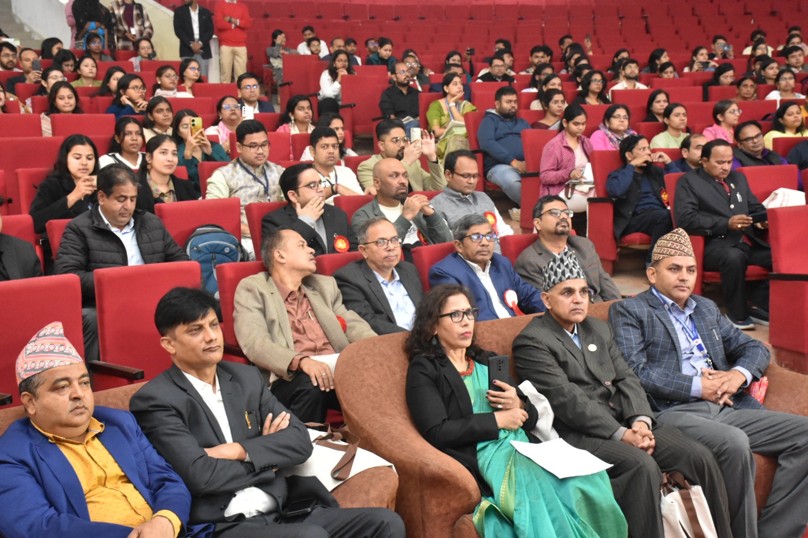 काशी तमिल संगमम्-4.0 : विश्वनाथ मंदिर प्रांगण में “एकता की गंगा” नुक्कड़ नाटक ने बांधा समां