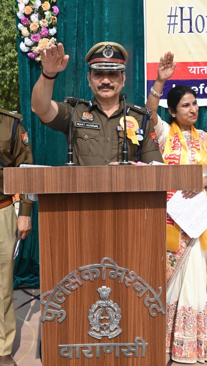 प्रभावशाली नुक्कड़ नाटक  मंचन के साथ यातायात माह का भव्य समापन