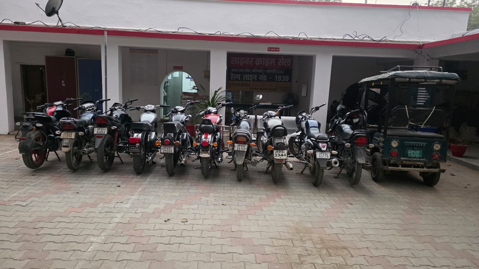 कैंट क्षेत्र में यातायात नियम उल्लंघन पर 10 वाहन सीज, 70 का चालान, काली फिल्म हटवाई