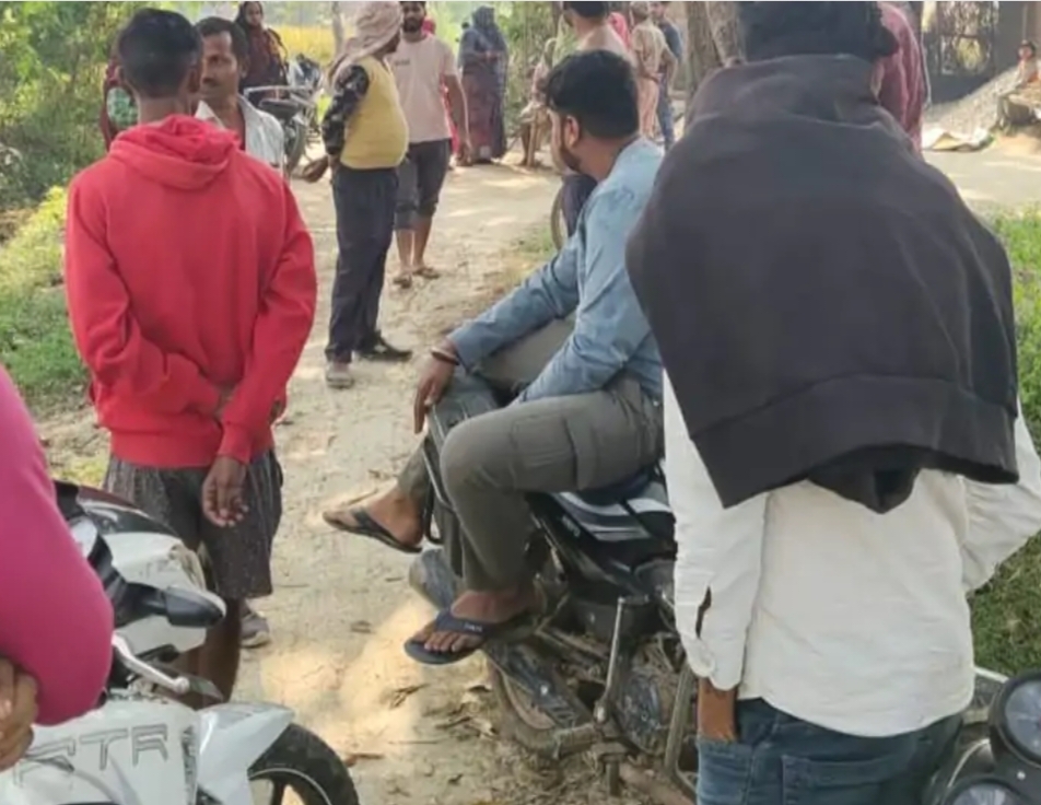 जमीन विवाद में बेटे ने पिता पर किया कुल्हाड़ी हमला