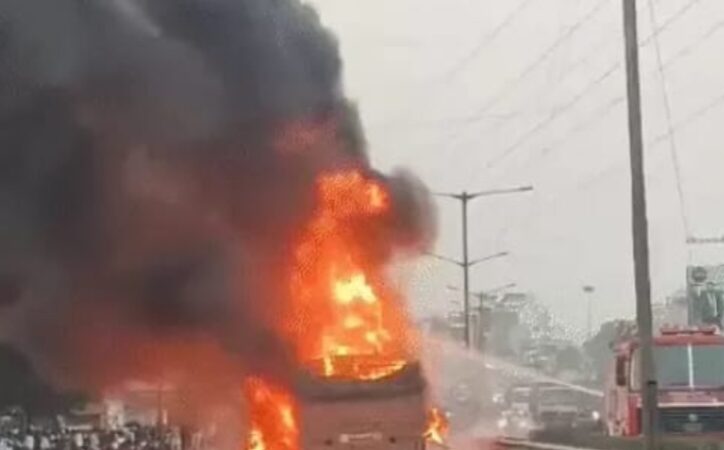 पुणे-नासिक हाईवे पर भीषण सड़क हादसा