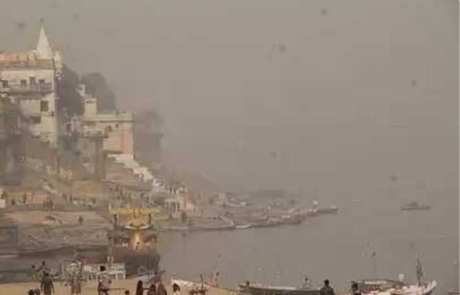 बनारस में ठंड बढ़ी: रात का पारा सामान्य से नीचे, हवा ‘यलो अलर्ट’ मे