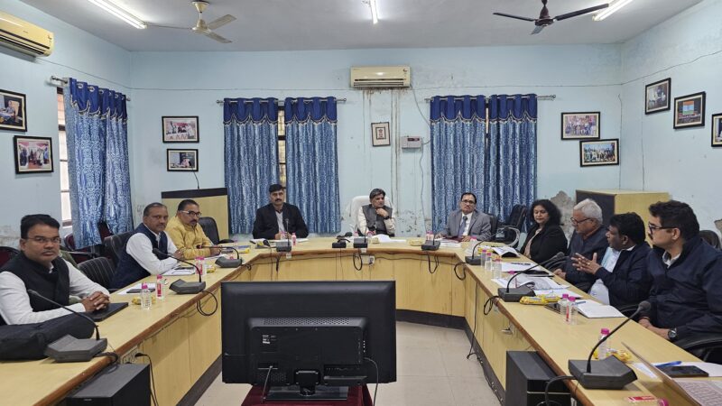 वाराणसी मंडल स्वास्थ्य समीक्षा बैठक में निदेशक ने जताई नाराजगी