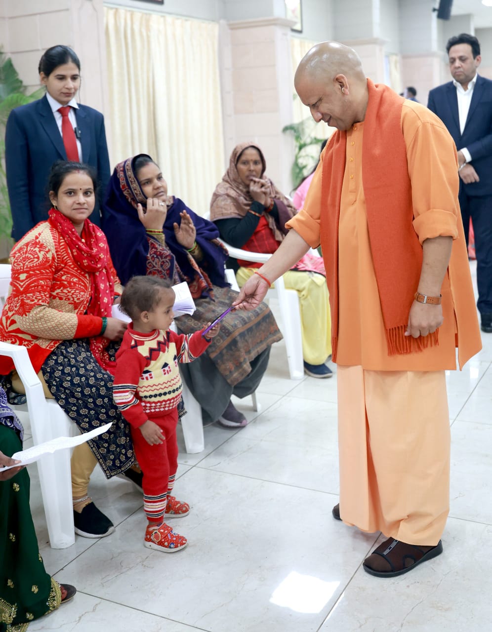 जनता दर्शन में सीएम योगी ने सुनी 42 से अधिक फरियादें