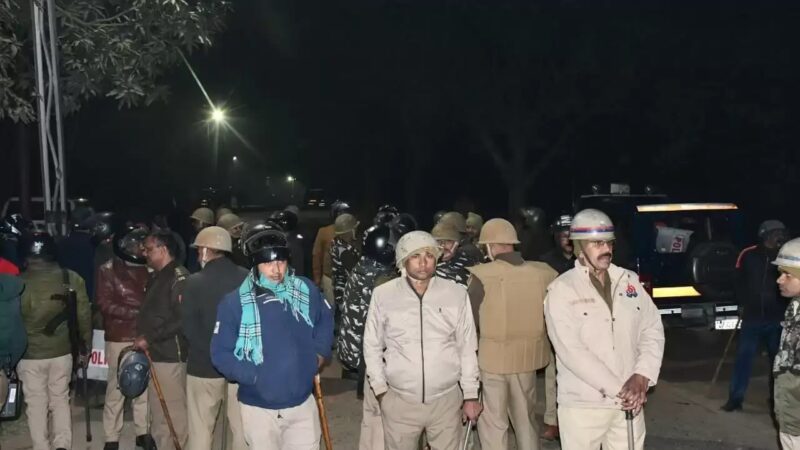 बनारस हिंदू विश्वविद्यालय में आधी रात भयंकर बवाल