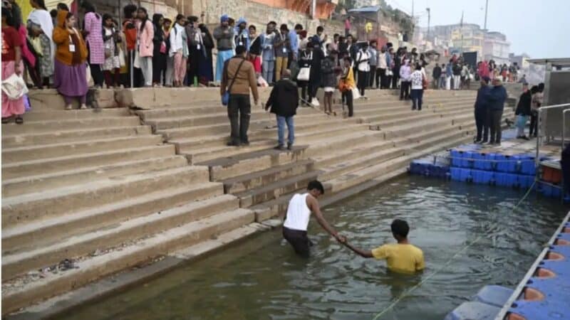 काशी-तमिल संगमम : तमिलनाडु के छात्रों ने गंगा स्नान कर हनुमान घाट पर जाना दक्षिण भारतीय मंदिरों का गौरवशाली इतिहास