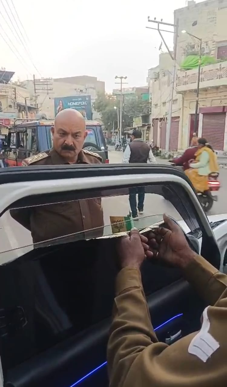 कैंट पुलिस की सख्ती : 4 वाहन सीज, 48 वाहनों से 53 हजार रुपये जुर्माना वसूला