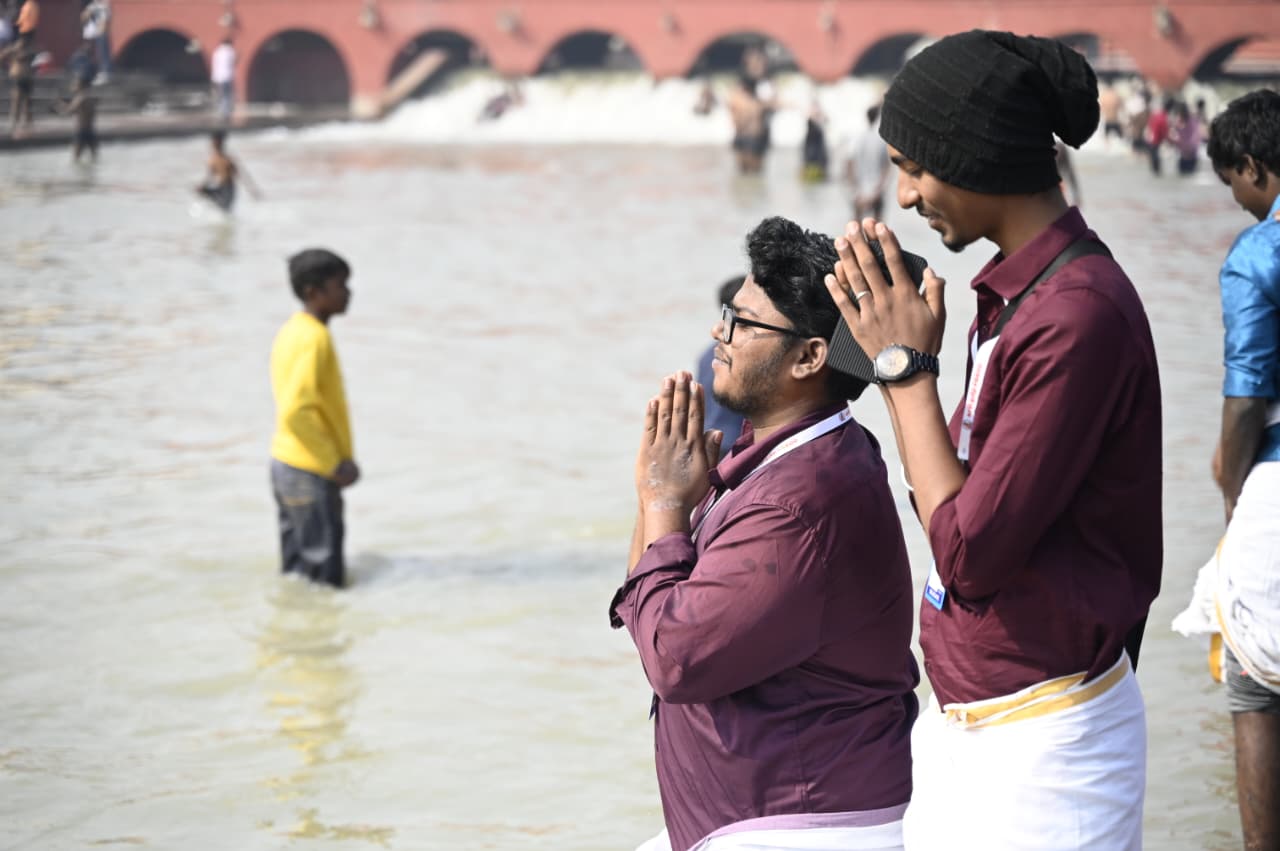 जय श्री राम के जयकारों से गूँजा अयोध्या धाम