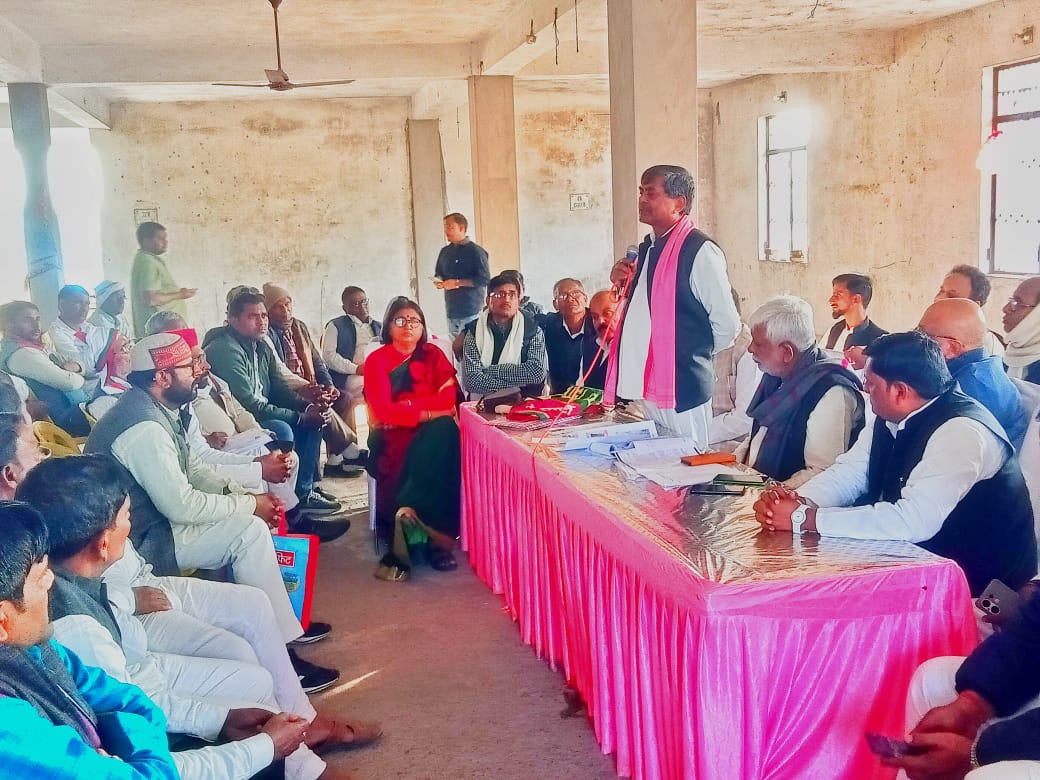 सपा विधायक ने एसआईआर फार्म सही भरने के दिए निर्देश