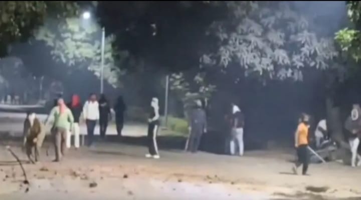 बीएचयू : बिड़ला-सी और ब्रोचा हॉस्टल के छात्रों में दो घंटे तक जमकर पथराव, कई घायल