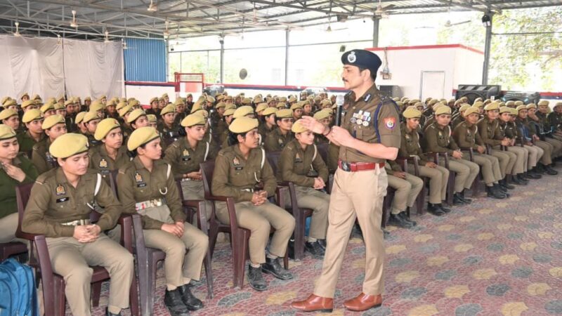प्रशिक्षु महिला आरक्षियों से संवाद कर बोले पुलिस आयुक्त – “आप है भविष्य की शक्ति”
