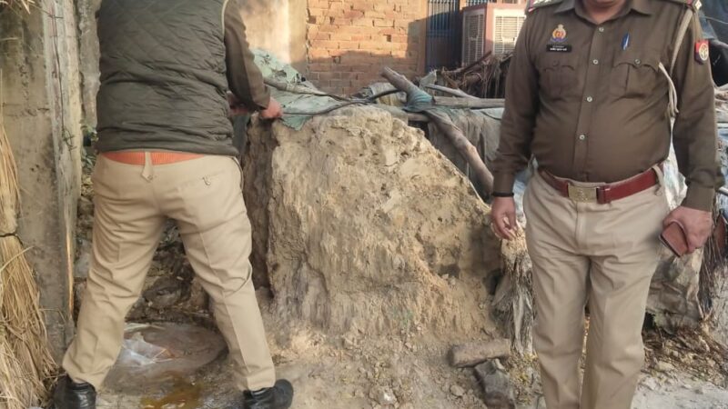 चौबेपुर पुलिस की बड़ी कार्रवाई, कादीपुर बस्ती में कच्ची शराब का भंडार नष्ट