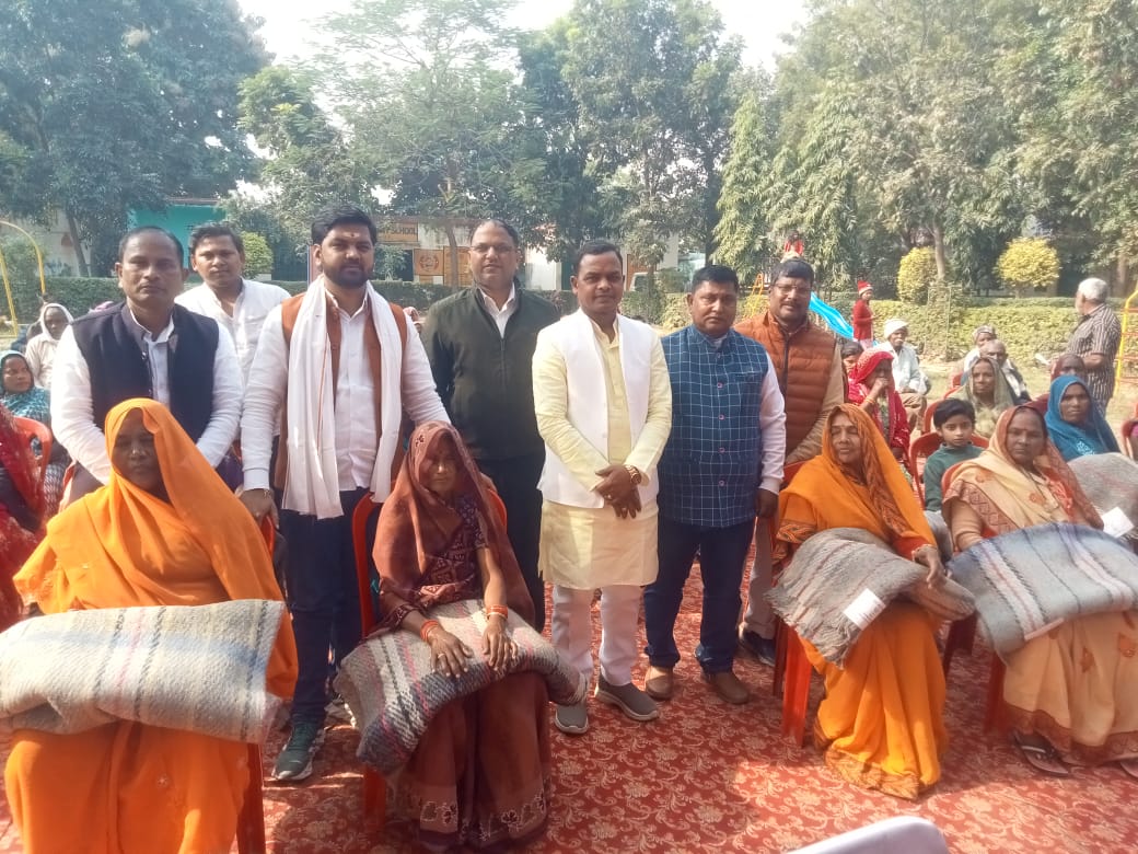 विधायक डॉ. सुनील पटेल ने सैकड़ों जरूरतमंदों को बांटे कंबल