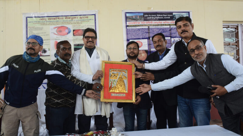 अत्याधुनिक मशीनों से मीडिया कर्मियों की आँखों की जाँच