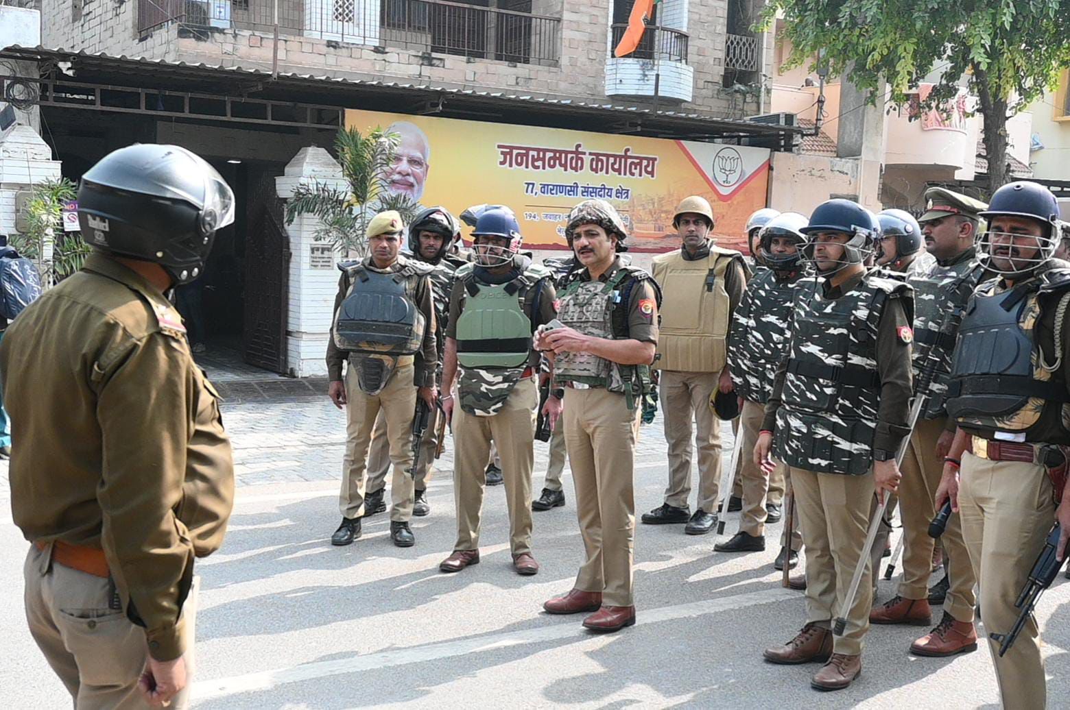 शांतिव्यवस्था मजबूत करने मैदान में उतरे पुलिस आयुक्त, बल को सतर्क रहने के आदेश