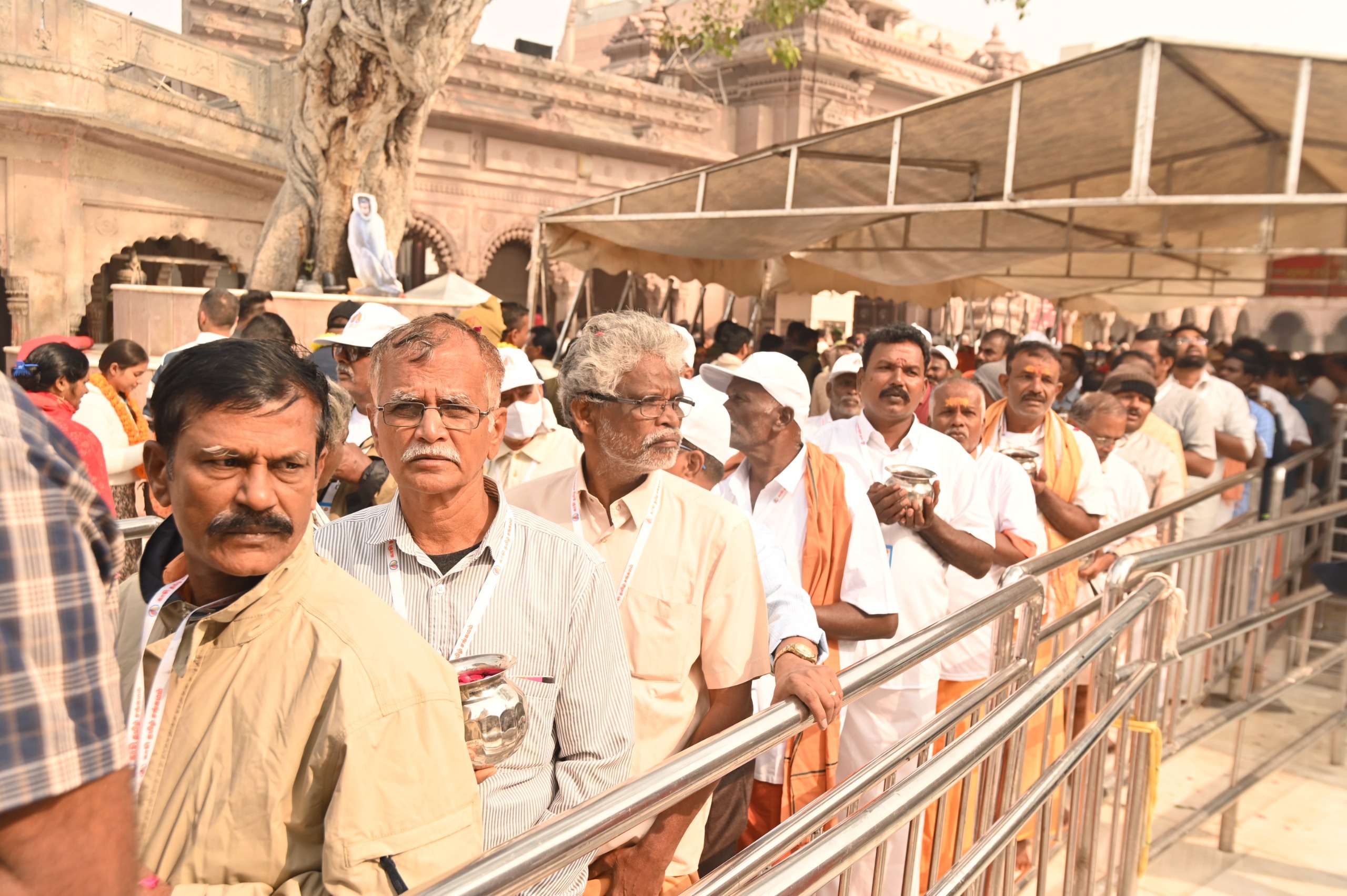 काशी विश्वनाथ मंदिर में तमिल संगमम के चौथे दल का भव्य स्वागत 