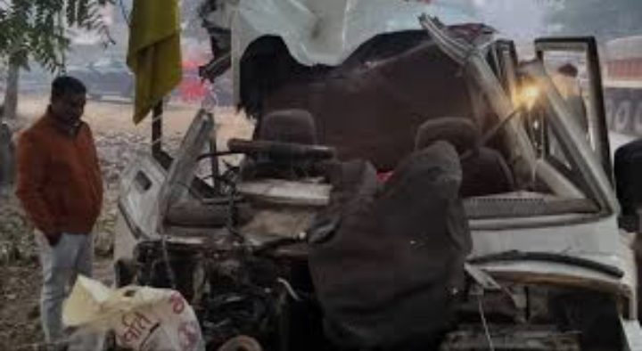 अयोध्या : श्रद्धालुओं की बोलेरो ट्रैक्टर-ट्रॉली से टकराई