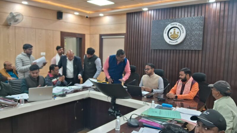 शहरी विकास को नई गति: नोटिस–मानचित्र निस्तारण कैम्प में 100 प्रकरणों की सुनवाई