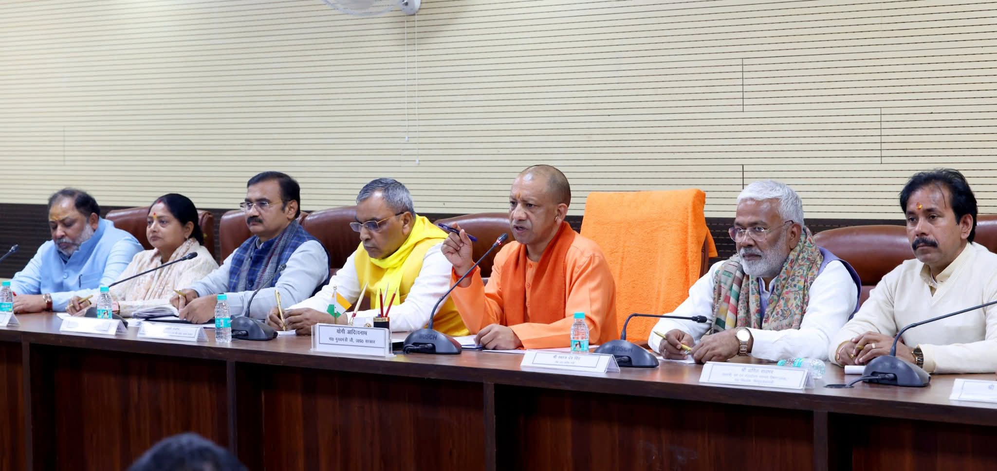 बूथ जीता, चुनाव जीता” – सीएम योगी ने काशी में दिया जीत का मंत्र