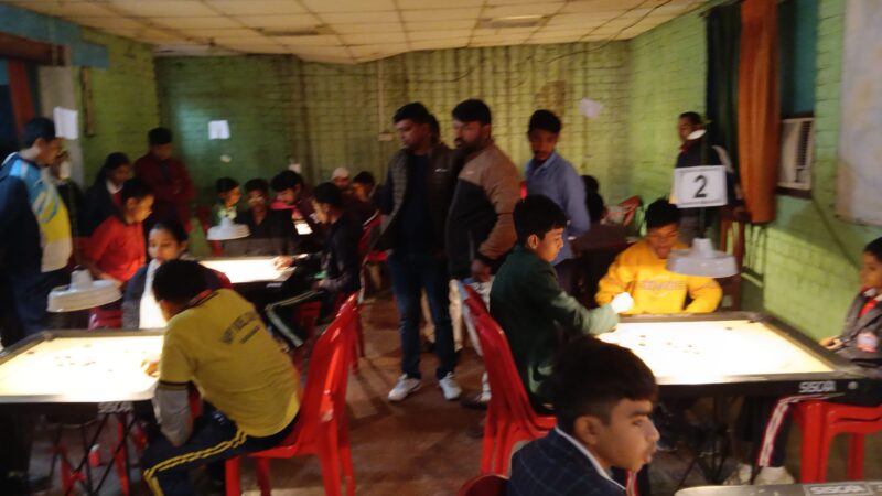 कैरम प्रतियोगिता के दूसरे दिन विभिन्न आयु वर्गों में खेले गए फाइनल मुकाबले