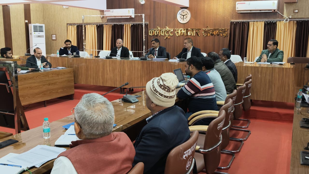 मंडलायुक्त की अध्यक्षता में मतदाता सूची पुनरीक्षण बैठक