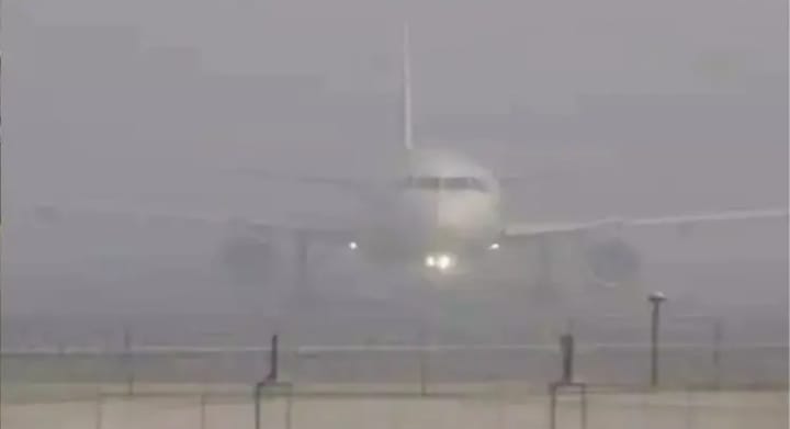 घने कोहरे ने के चलते कई उड़ानें देरी से