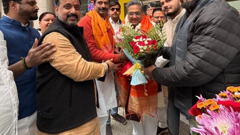भाजपा राष्ट्रीय महामंत्री का एयरपोर्ट पर जोरदार स्वागत