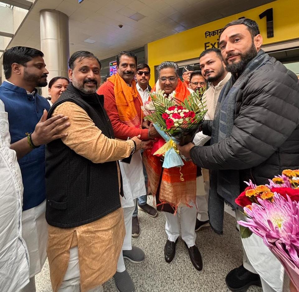 भाजपा राष्ट्रीय महामंत्री का एयरपोर्ट पर जोरदार स्वागत