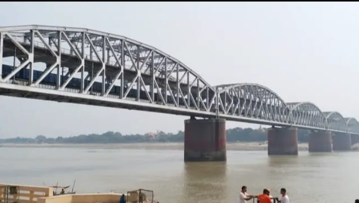 राजघाट पुल पर 20 दिसंबर से एक माह केवल बाइक और पैदल यात्रियों को मिलेगी आवागमन की अनुमति