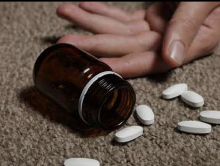 चंदौली: पति-पत्नी ने खाया जहर