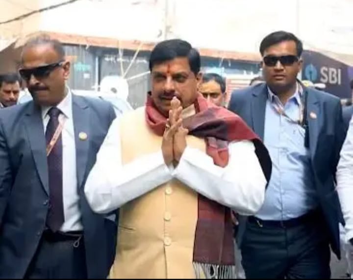 मध्य प्रदेश के मुख्यमंत्री ने श्री काशी विश्वनाथ के किए दर्शन