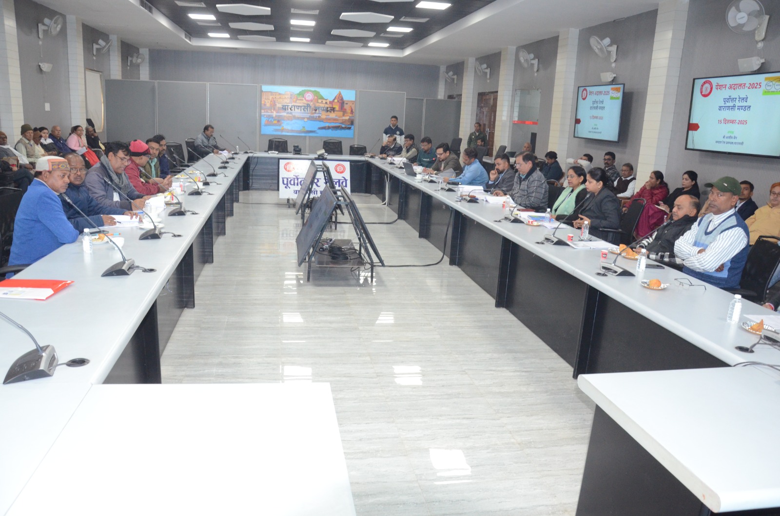 पेंशन अदालत में 11.38 लाख का भुगतान