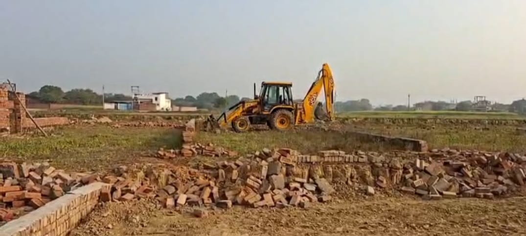 वाराणसी में अवैध प्लॉटिंग पर बड़ा प्रहार, VDA की बुलडोज़र कार्रवाई से मचा हड़कंप