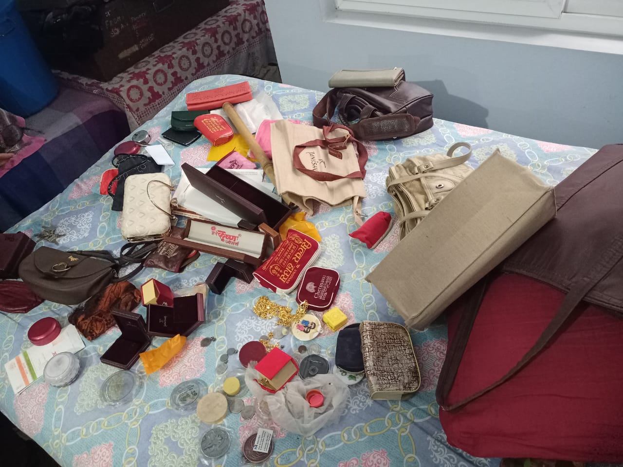 शिवपुर : बंद मकान में 20 लाख के आभूषण सहित 60-70 हजार नकदी चोरी