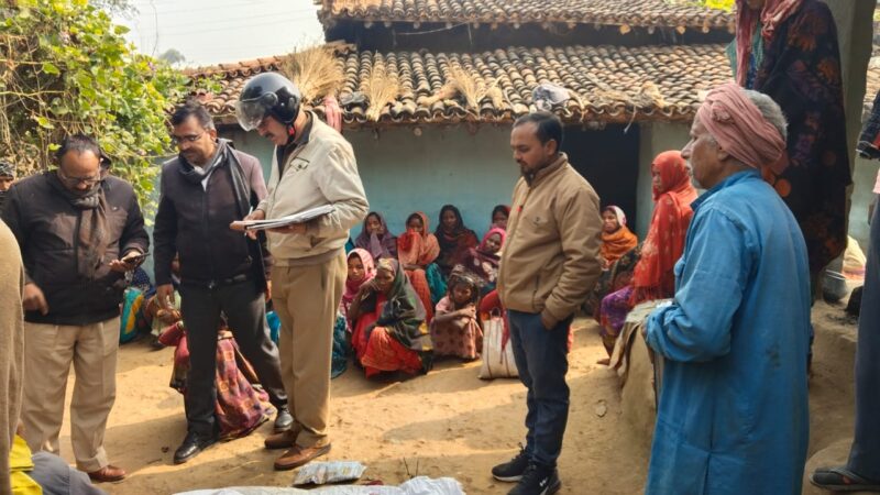 ठंड से बचने जलाई आग बनी मौत का कारण: चारपाई पर सोते बुजुर्ग की जलकर मौत