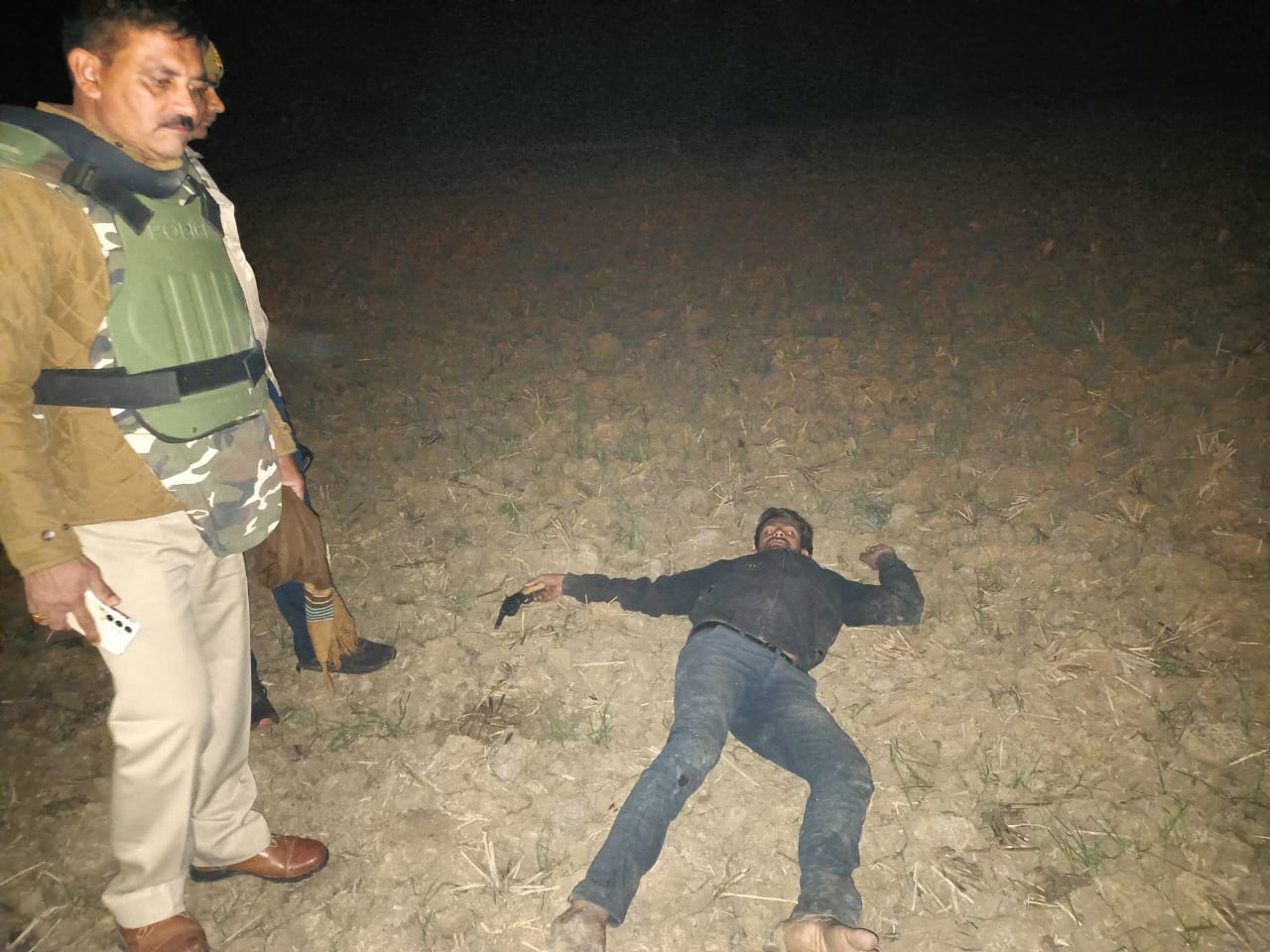 मिर्जापुर: पुलिस मुठभेड़ में दो तस्कर गिरफ्तार, एक को लगी गोली