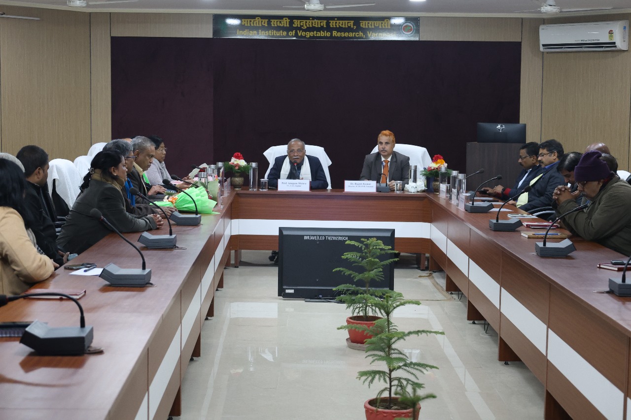 केन्द्रीय कृषि विश्वविद्यालय इम्फाल के कुलपति के नेतृत्व में प्रतिनिधिमंडल ने किया आईआईवीआर का दौरा